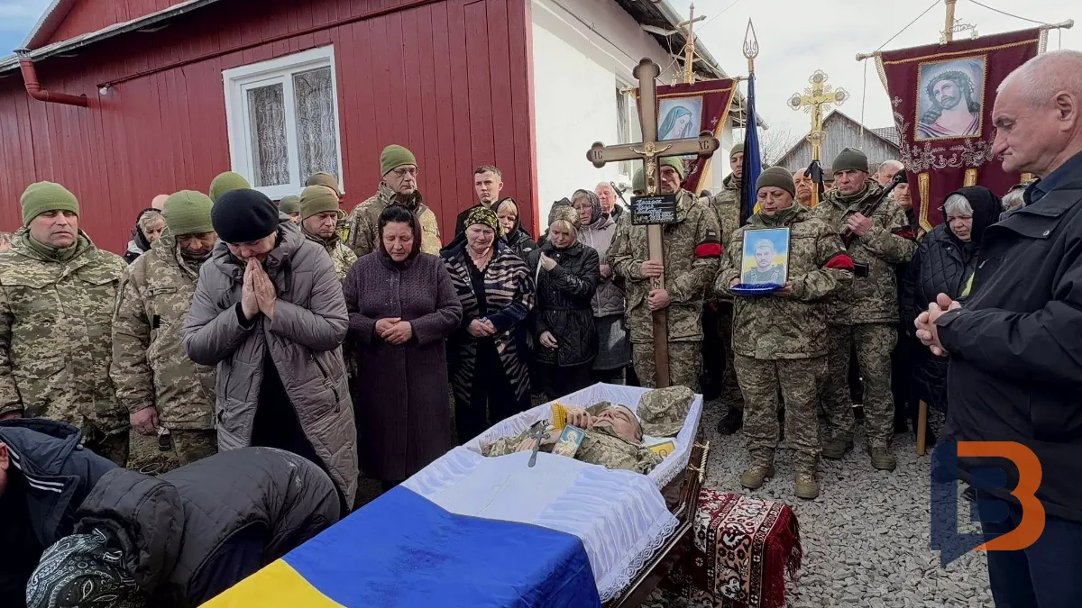 Надвірнянщина попрощалася зі старшим солдатом Петром Насадюком